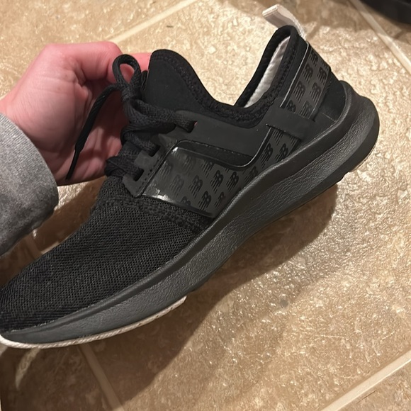 New Balance - Picture 2 of 3